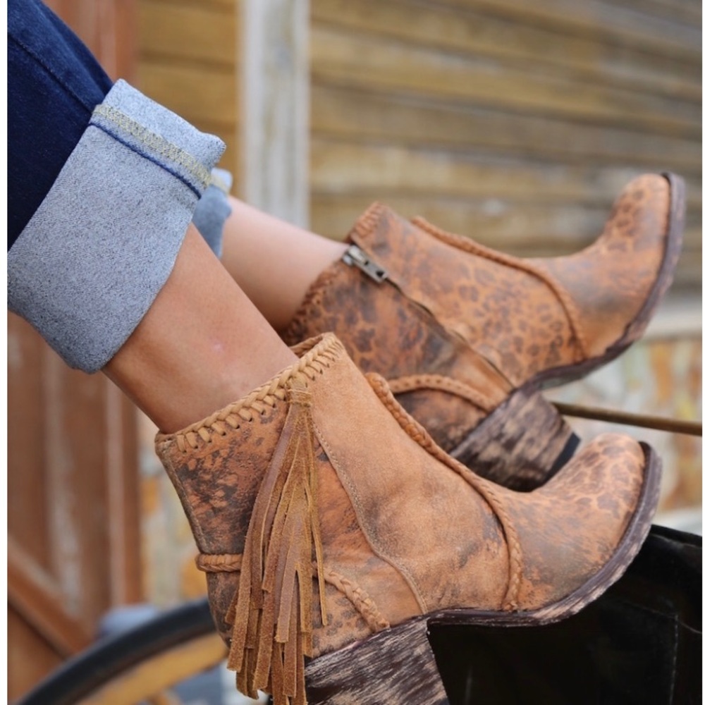 Old Gringo Suede print boots. Size 7.5B